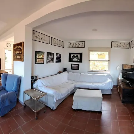 Charming House In With Fireplace And Sunny Terrace 펜션 *