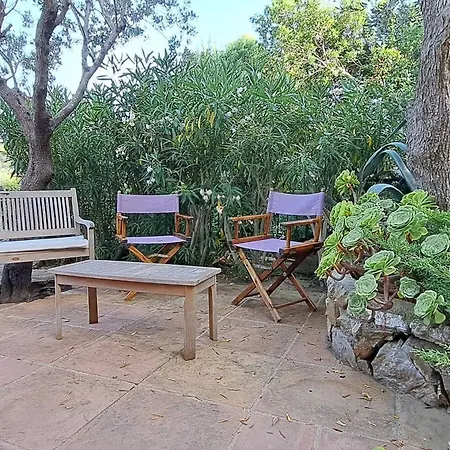 Dom wakacyjny Charming House In With Fireplace And Sunny Terrace Cavo