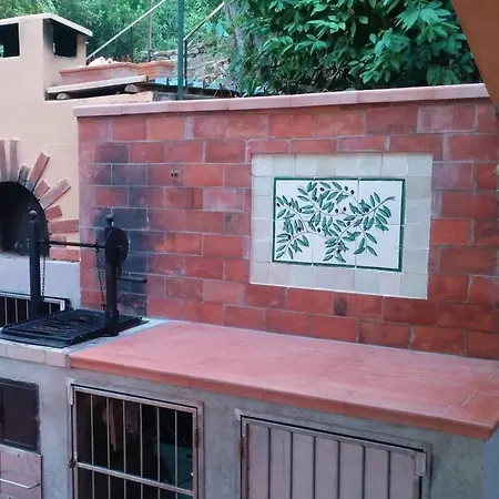 Dom wakacyjny Charming House In With Fireplace And Sunny Terrace Cavo
