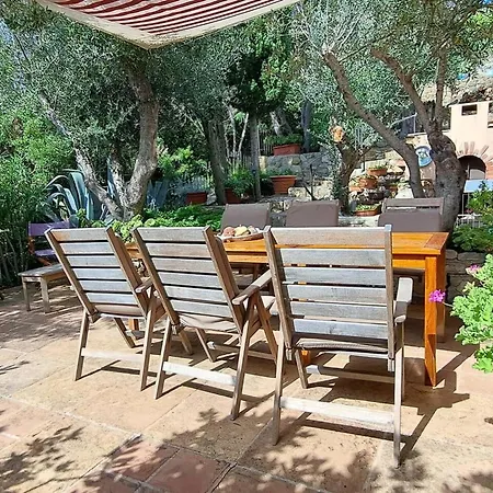 Σπίτι διακοπών Charming House In With Fireplace And Sunny Terrace
